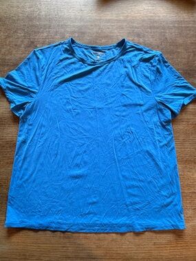 Lilly Pulitzer luxeletic Short Sleeve Crew Tee in Bright Blue